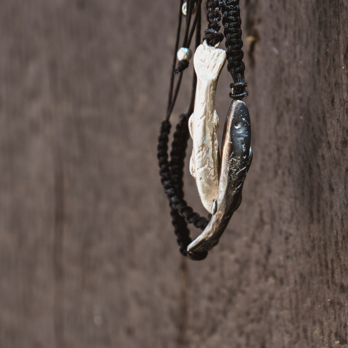 pulseras peces en plata y black