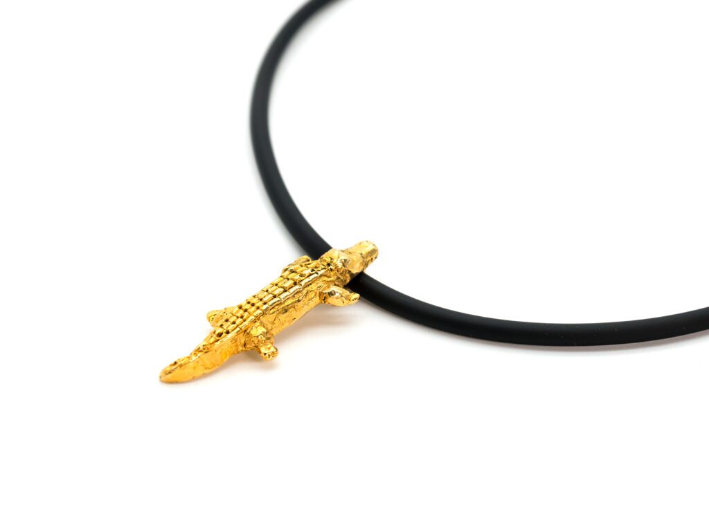 collar cocodrilo en cadena de caucho