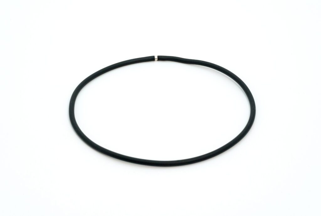 collar caucho negro