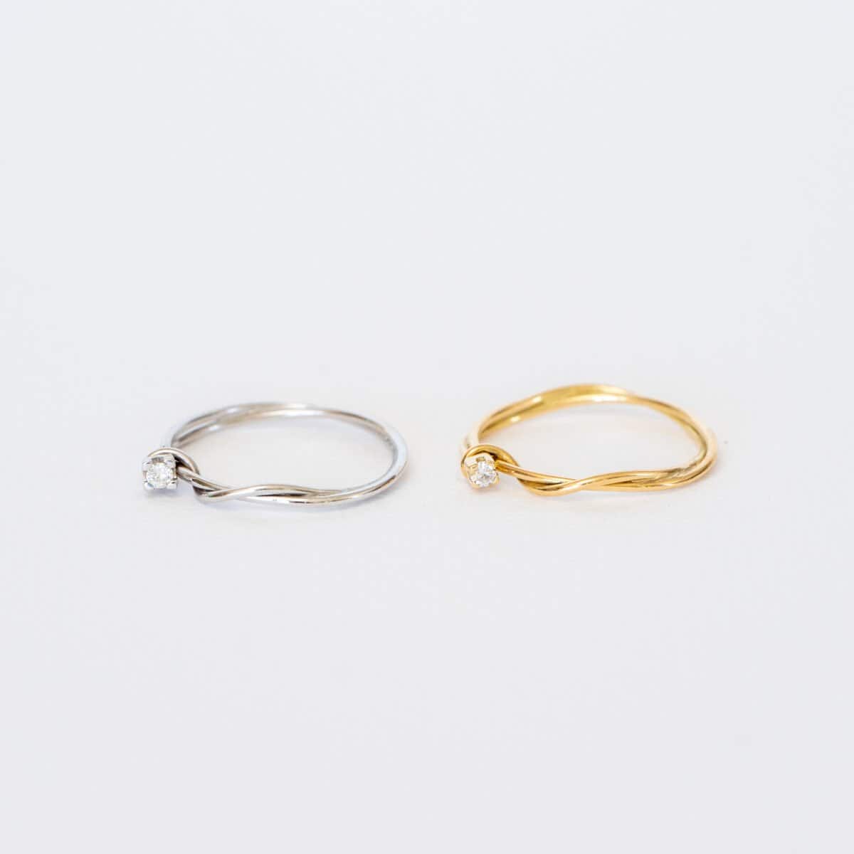 Anillos de plata y oro con diamantes, diseño exclusivo de Carolina Amigó Joyas.