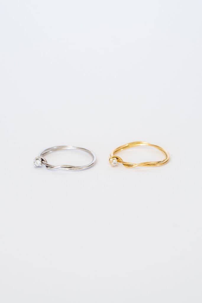 Anillos de plata y oro con diamantes, diseño exclusivo de Carolina Amigó Joyas.
