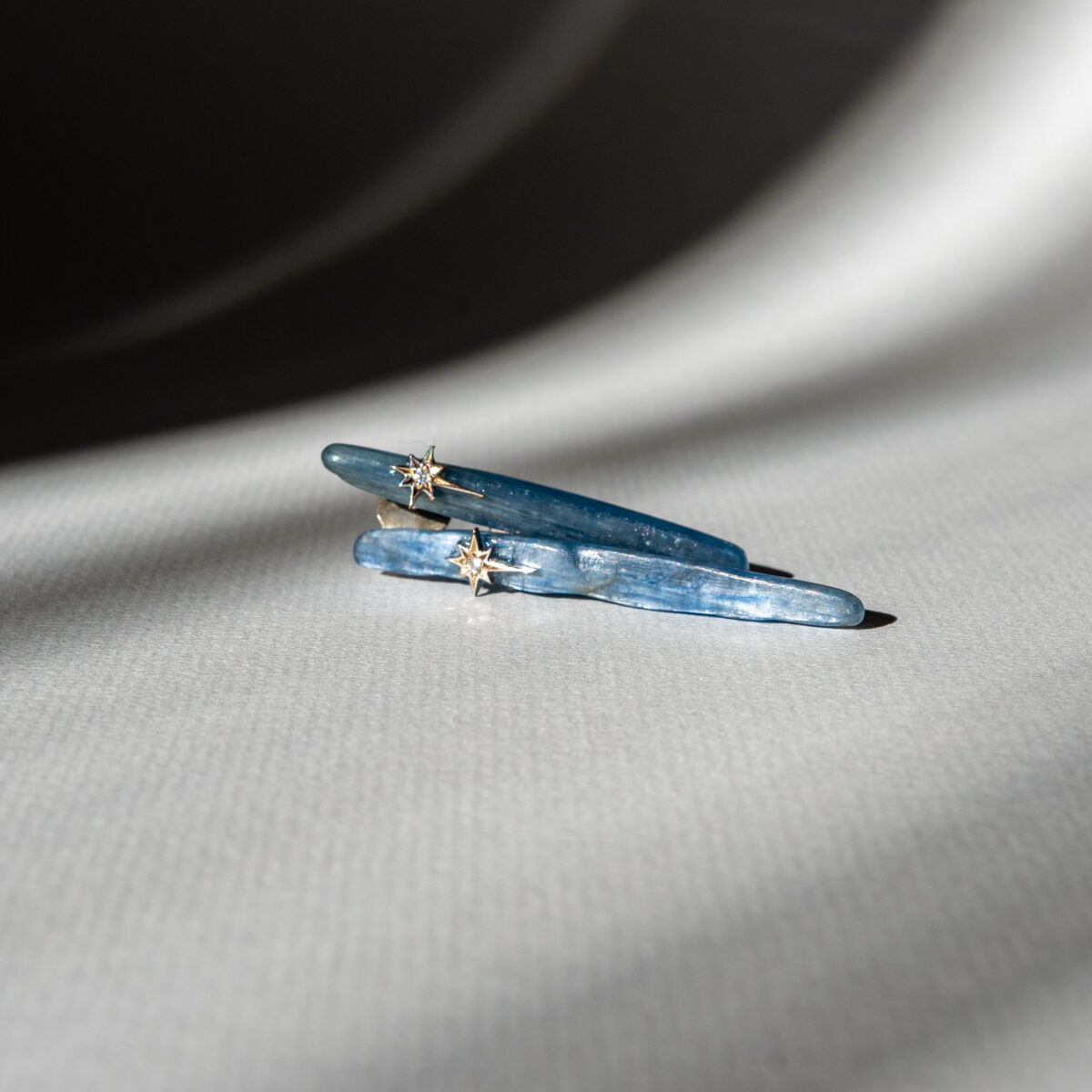 Cómo cuidar tus joyas en verano: sol, mar y crema 1 Pendiente Cianita, oro blanco y diamante