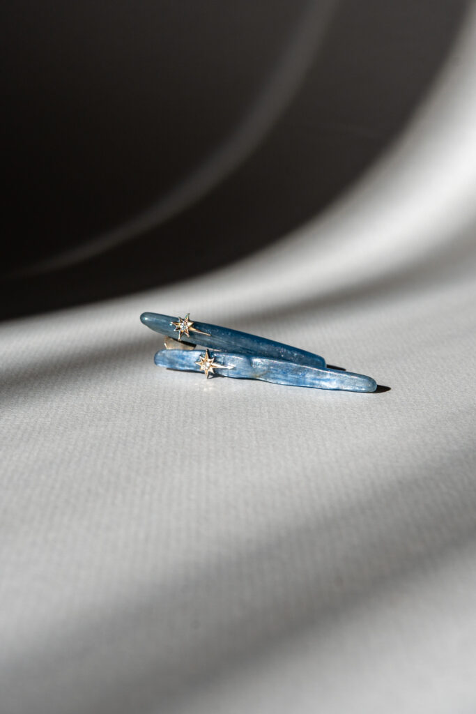 Pendientes cianita azul oro y diamantes - joyería artesanal Carolina Amigó Mallorca