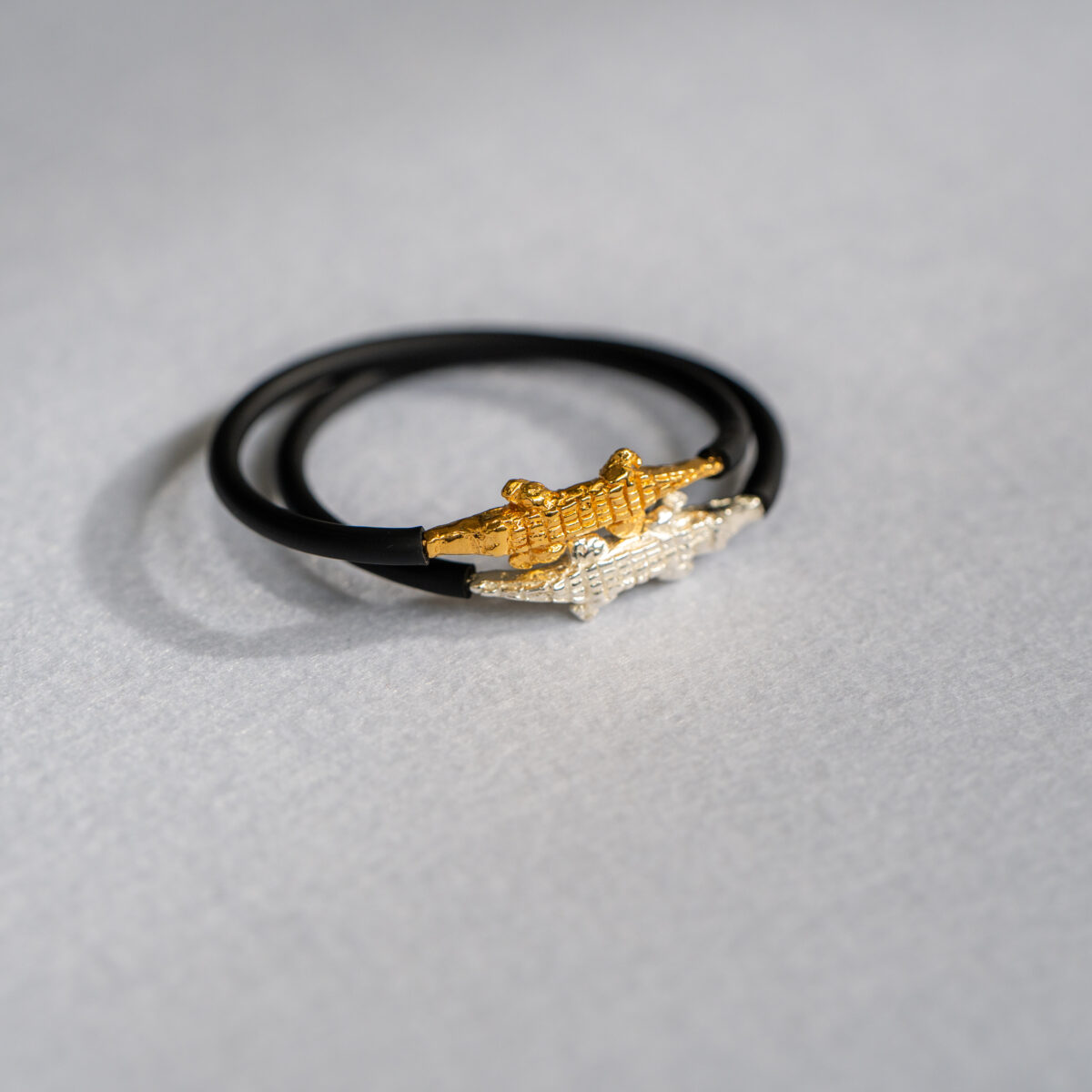 Pulsera cocodrilo caucho